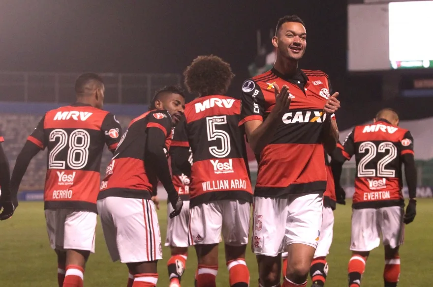 Em 2º tempo eletrizante, Flamengo ganha no Chile e leva vantagem para jogo no Rio