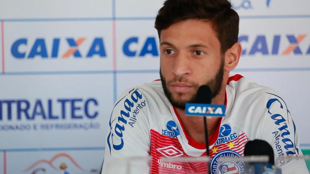 Corinthians entra em acordo com o Bahia e contrata o lateral Juninho Capixaba