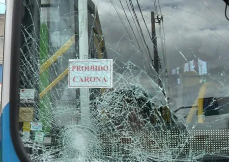 Universitária é atropelada e arrastada por 30 metros por ônibus do Transcol em Vitória