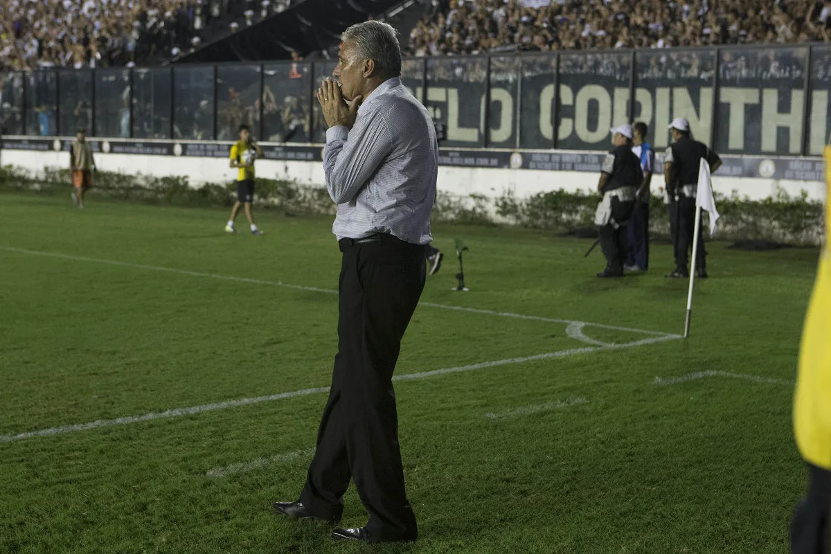 durante o jogo realizado esta noite no Estadio de Sao Januario/RJ, entre Vasco da Gama/RJ x Corinthians/SP, valido pela 35a. rodada do Campeonato Brasileiro de 2015. Juiz: Anderson Daronco – Sao Paulo/Brasil – 19/11/2015. Foto: © Daniel Augusto Jr. / Ag. Corinthians