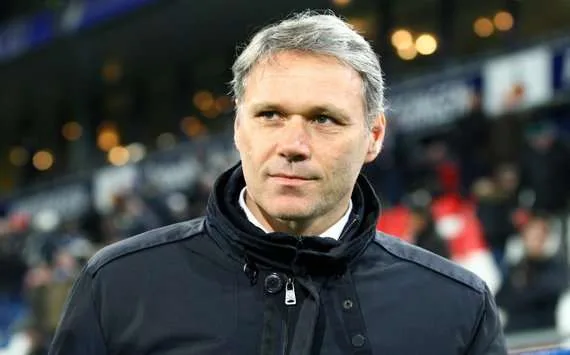 Van Basten deixará cargo de assistente da Holanda para trabalhar na Fifa