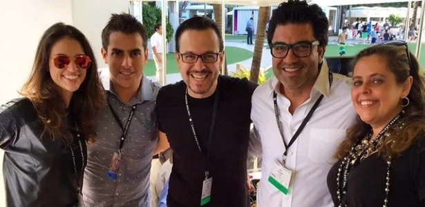 Antigo trio do “Hoje Em Dia”, Chris, Celso e Edu participam de feira de televisão em Miami