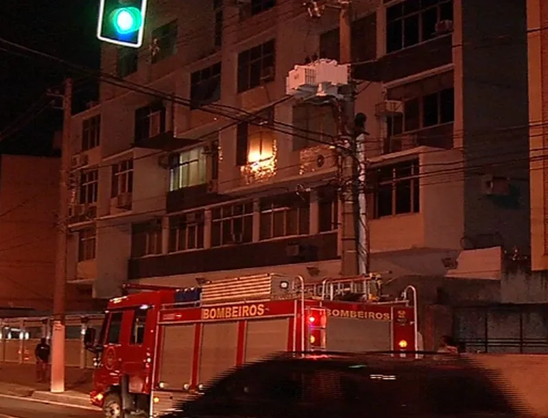 Funcionário de elétrica que caiu de uma altura de oito metros ao trocar lâmpada morre em Vitória