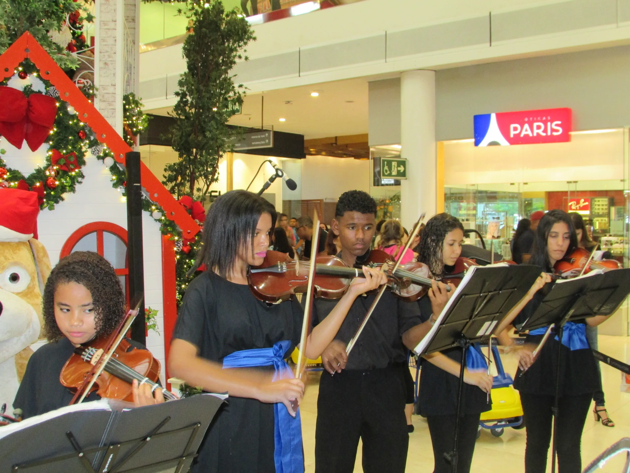 Shopping Vitória recebe apresentação da Orquestra de Violinos do Instituto João XXIII