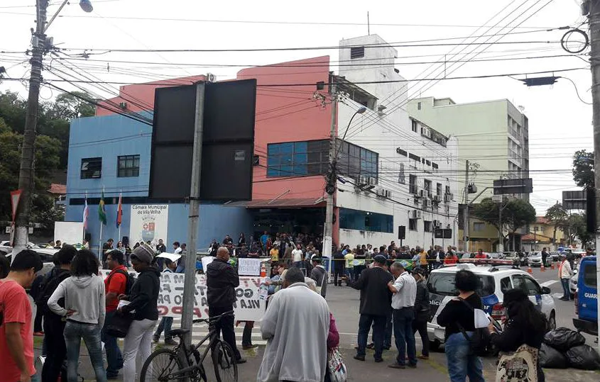 João Doria é recebido com protesto na Câmara de Vila Velha