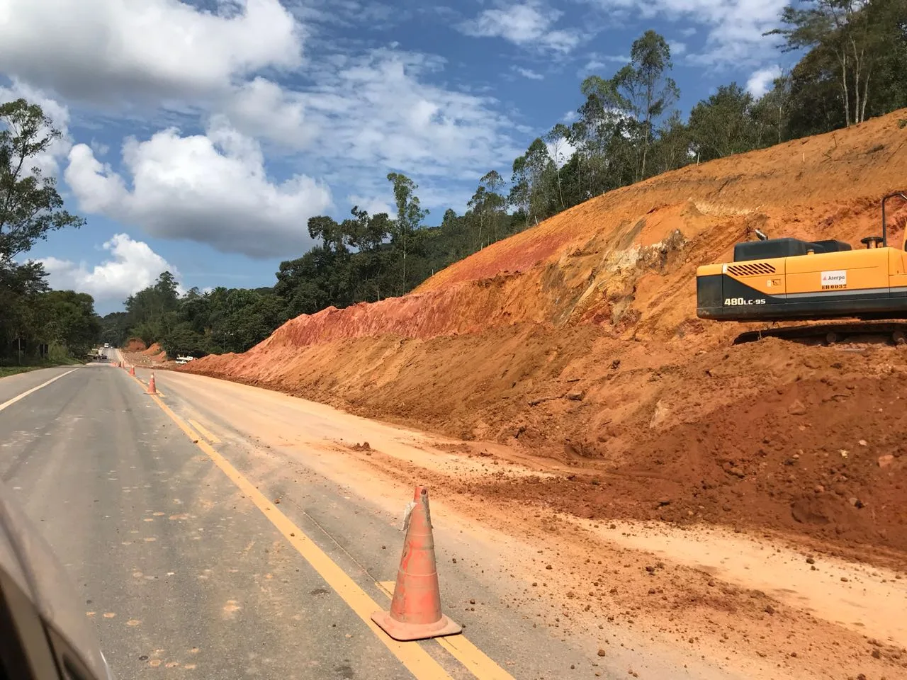 BR 262: interdição e sistema de Pare e Siga na estrada