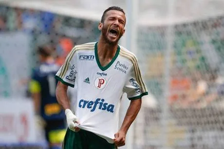 Sao Paulo – SP – 12/04/15 – Paulista 2015/PALMEIRAS X BOTAFOGO-SP – Leandro Pereira do Palmeiras comemora o gol durante partida contra o Botafogo-SP pelo Campeonato Paulista 2015 no Allianz Parque. Foto: Marcello Zambrana/AGIF