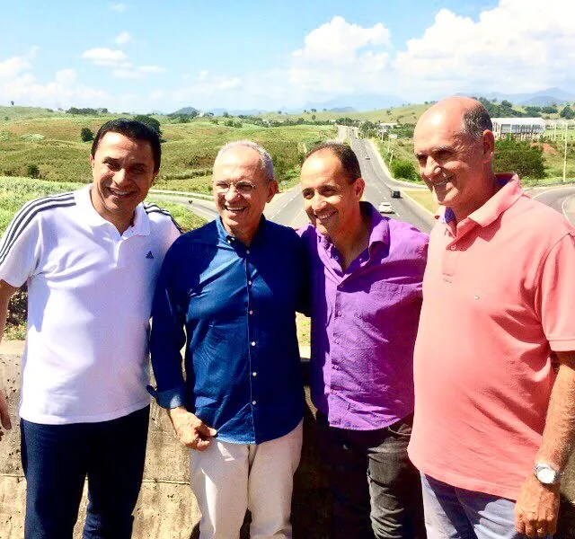 Deputado tucano visita obra ao lado de lideranças políticas