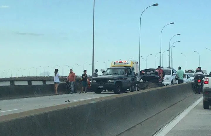 Acidente deixa motociclista ferido e trânsito lento na Terceira Ponte