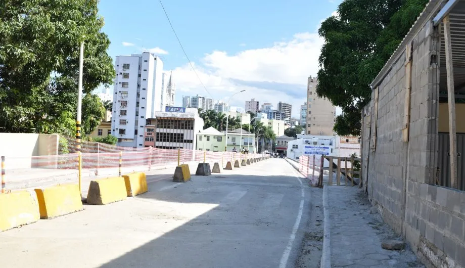 Ponte é liberada parcialmente para veículos em Cachoeiro