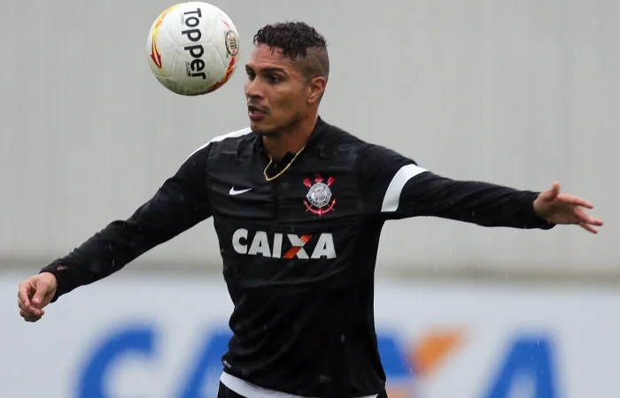 COR SÃO PAULO 26.O3.2013 ESTADO ESPORTES /Treino do Corinthians no centro de treinamento Dr. Joaquim Grava, Parque ecológico do Tietê.em preparativos para o jogo contra a equipe do Penapolense (Penapolis) pelo campeonato paulista 2013 no estádio do Pacaembu. Na foto: Paolo Guerrero. FOTO JOSE PATRICIO/ ESTADÃO