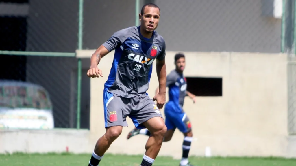 Luis Fabiano volta a treinar e deve reforçar o Vasco no domingo