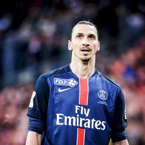 Ibrahimovic anuncia saída do PSG: 'Cheguei como rei, saio como lenda'