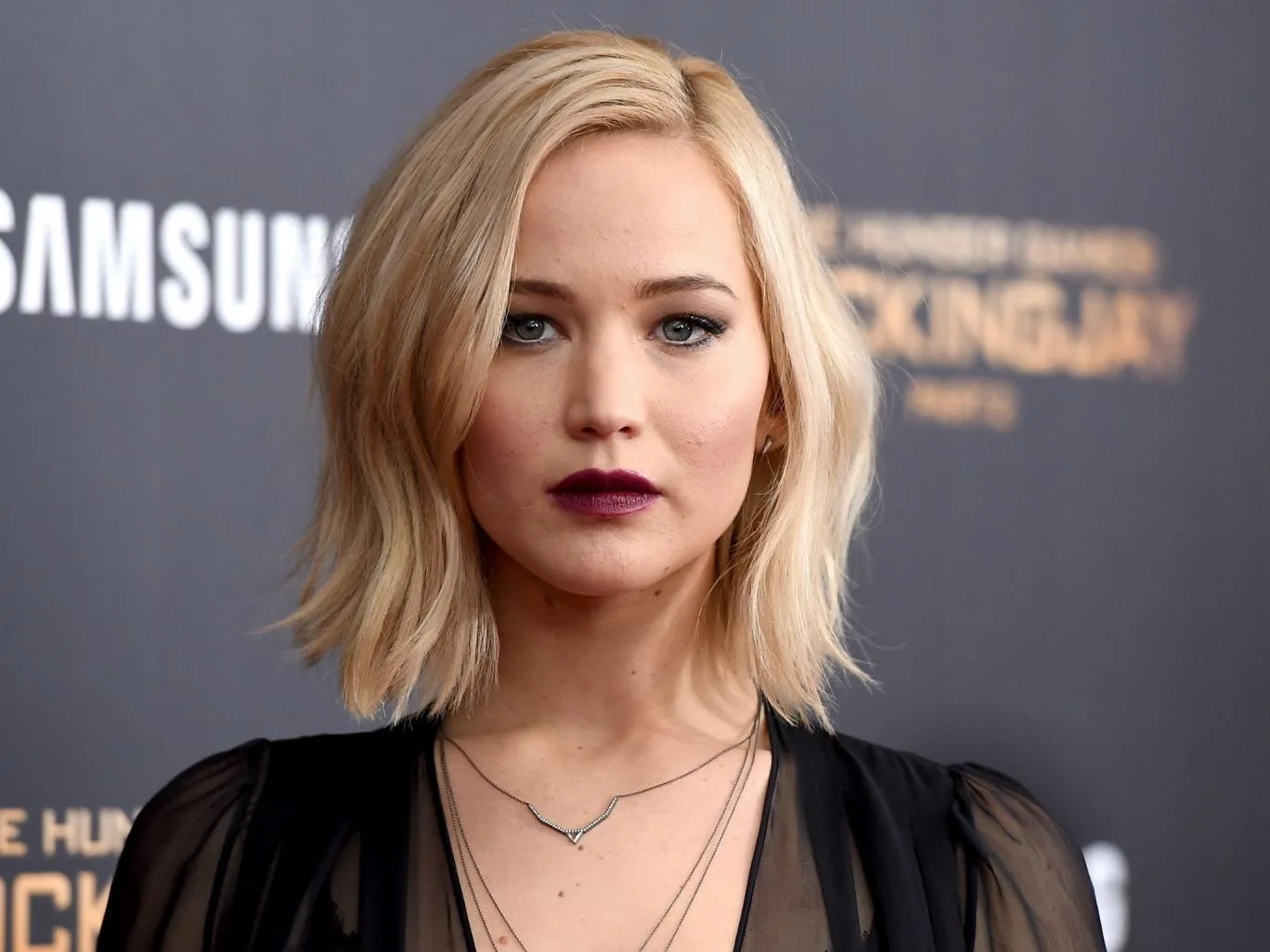 Jennifer Lawrence pede desculpas após brincar com povo havaiano