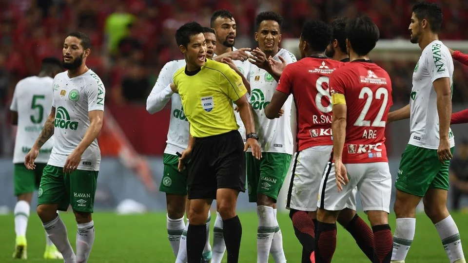 Em bom momento, Chapecoense visita Inter e tenta embalar no Brasileirão