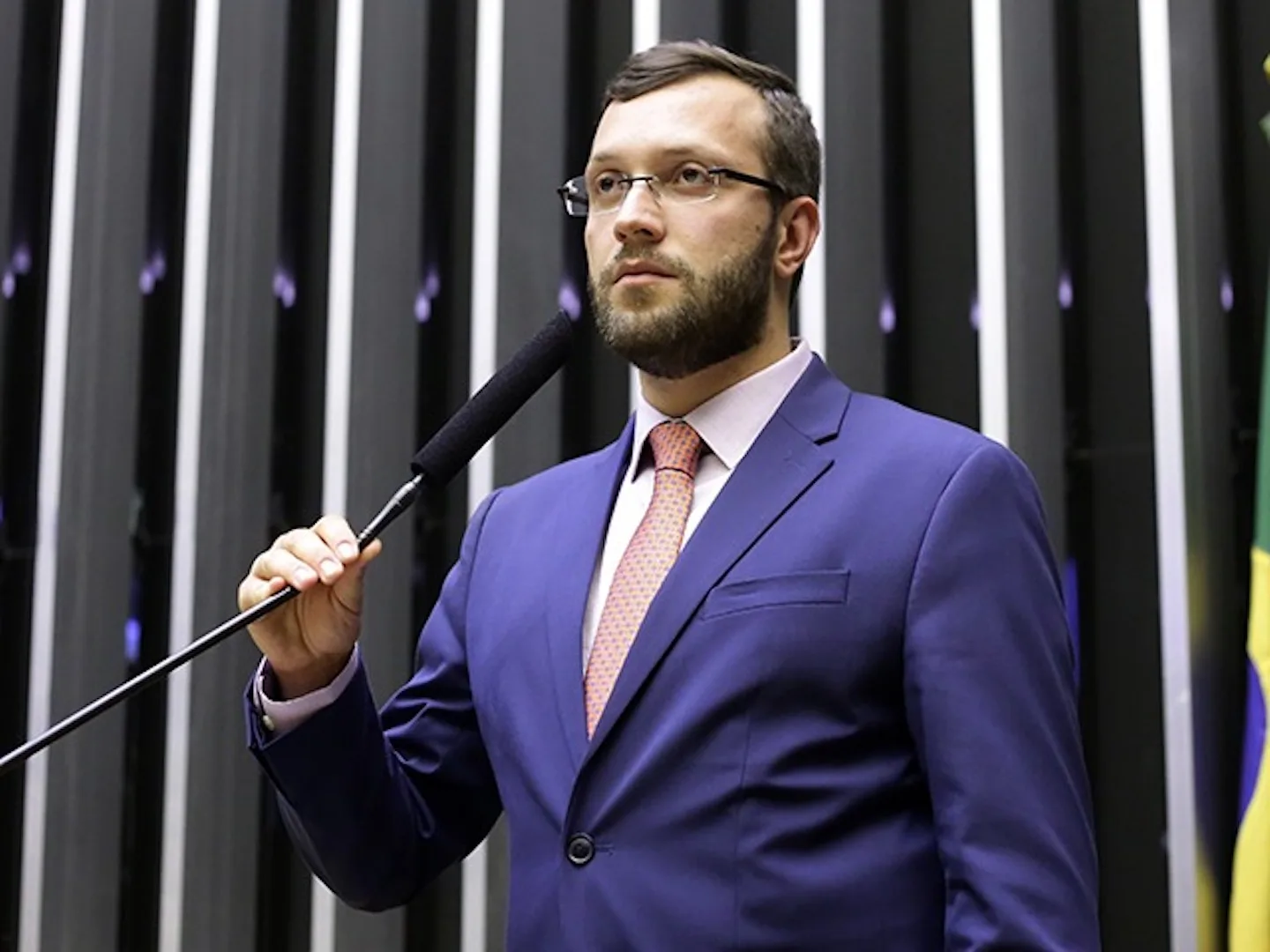 Após chamar promotora de 'desequilibrada', deputado é obrigado a deletar post