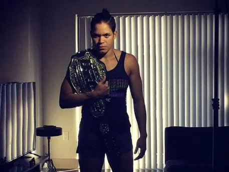 Antes de combate, Amanda Nunes diz que Ronda 'é uma lutadora como qualquer outra'