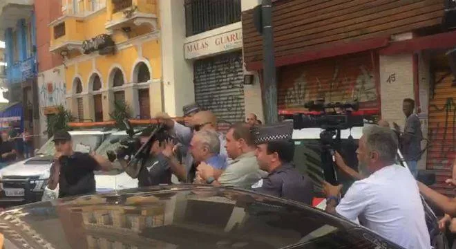 Temer é vaiado em local de incêndio no centro de São Paulo