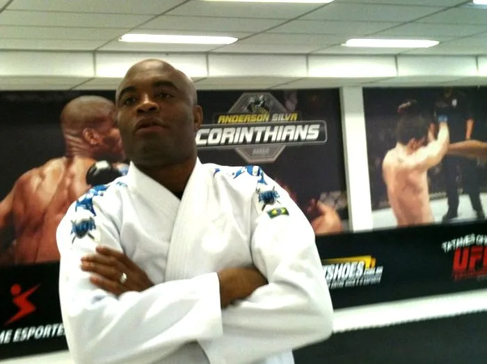 Anderson Silva nega ter se manifestado em comunicado divulgado por seu empresário