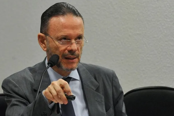 Presidente do BNDES presta depoimento à CPI da Petrobras