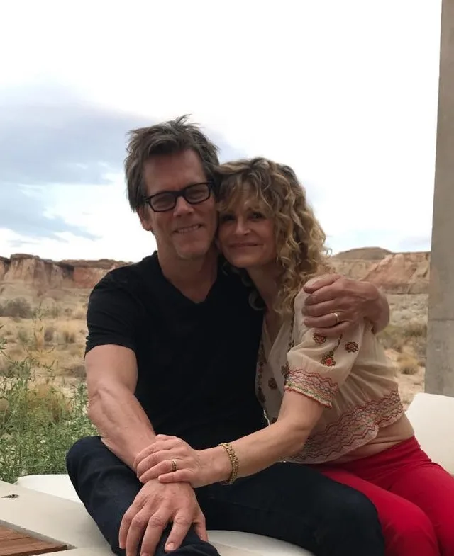 Kevin Bacon homenageia Kyra Sedgwick pelos 30 anos de casamento