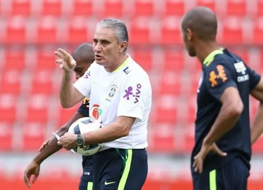 Em 'casa', Tite completa nove meses de paz no comando da seleção brasileira