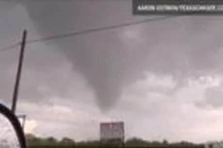 Tornados no Texas deixam pelo menos cinco mortos e 50 feridos