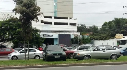 Carros apreendidos pela polícia são furtados e roubados em frente as delegacias da Grande Vitória