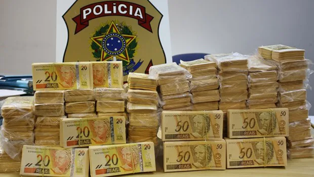 Polícia acha R$ 70 mil em dinheiro vivo em casa do monsenhor