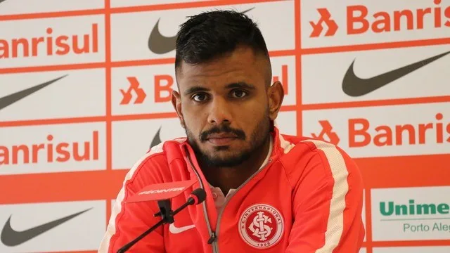 Inter anuncia rescisão de contrato com o volante Fernando Bob