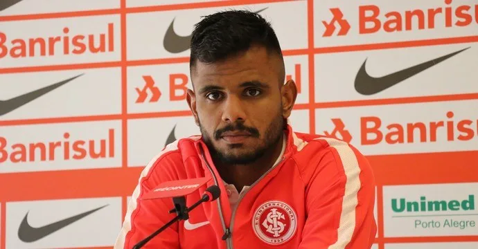 Inter anuncia rescisão de contrato com o volante Fernando Bob