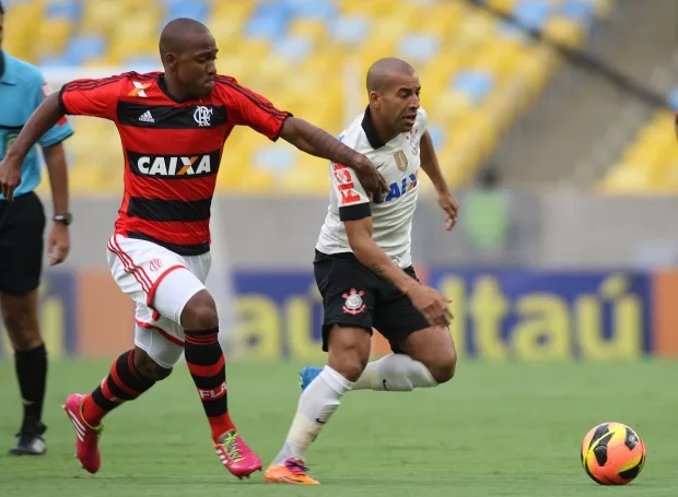 Elias brilha contra ex-time, Corinthians vence Flamengo e assegura lugar no G4