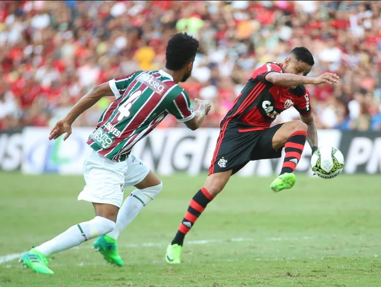 Flamengo vira no Maracanã sobre o Fluminense e conquista 34º título carioca