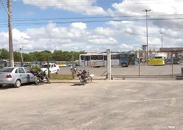 Suspeito morre em tentativa de roubo a empresa de ônibus na Serra