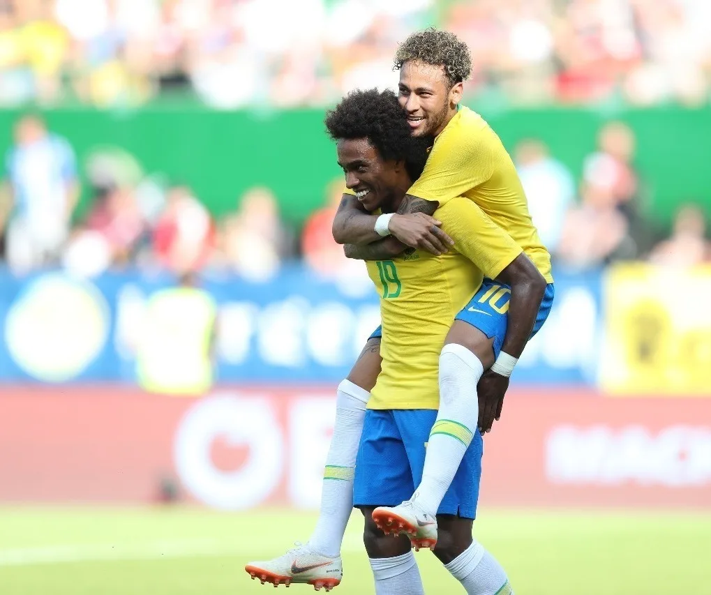 Willian vê evolução 'muito grande' do Brasil e exalta Hazard como o melhor belga