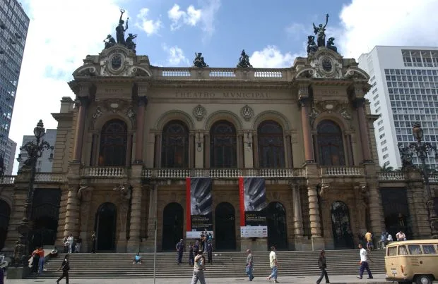 SP paga R$ 540 mil por vídeo não usado do Teatro Municipal