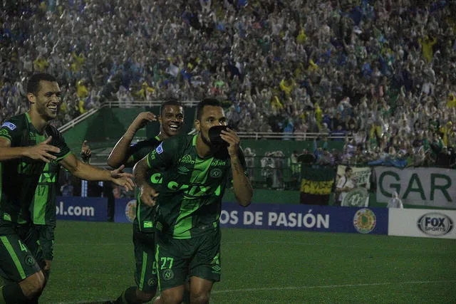 Chapecoense vai à semifinal e Coritiba é eliminado na Copa Sul-Americana