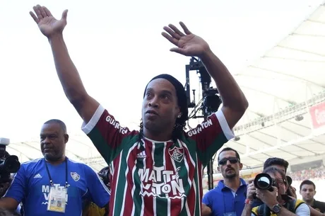 LANCEPRESS! – (Brazil Out) – Rio de Janeiro – 19.07.2015 – Foto de Cleber Mendes/Lancepress! – Campeonato Brasileiro 2015 – 14º Rodada – Fluminense x Vasco- Apresentacao de Ronaldinho Gaucho – Local : Maracana – NF: Ronaldinho Gaucho