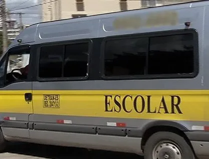 Motoristas de vans escolares trabalham sem documentação e culpam Detran-ES