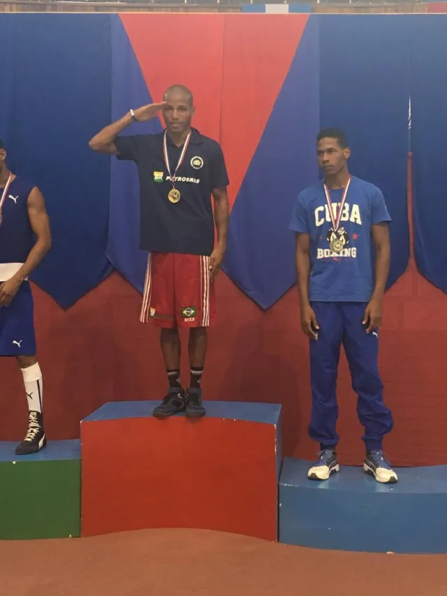 Pugilista brasileiro Robson Conceição é campeão de torneio de boxe em Cuba