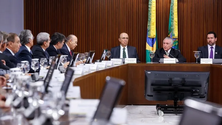 Temer defende aprovação de medidas econômicas no Congresso para conter déficit