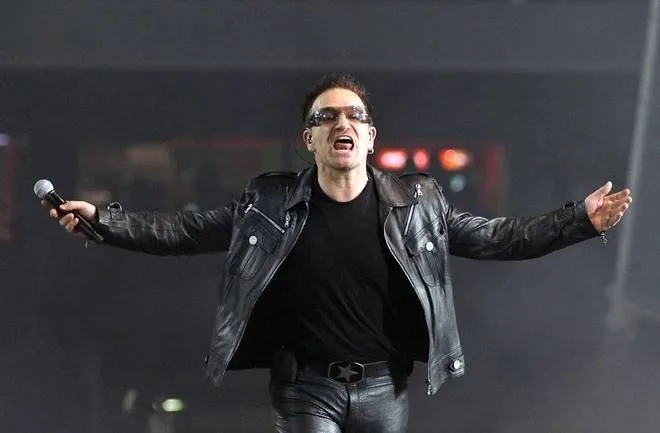 Bono Vox, vocalista do U2, descobre que primo é na verdade seu irmão