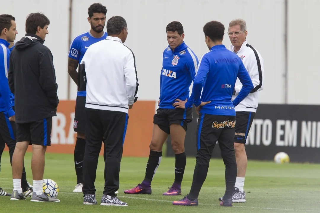 Volante paraguaio e atacante colombiano podem voltar ao Corinthians em 2017