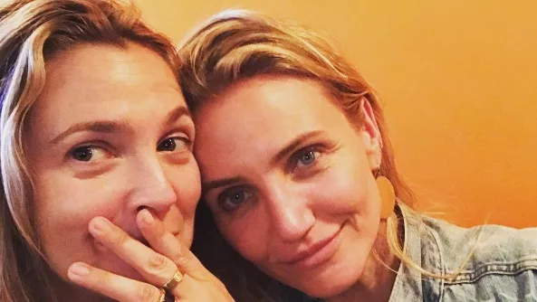 Drew Barrymore se declara a Cameron Diaz em rede social: Minha irmã