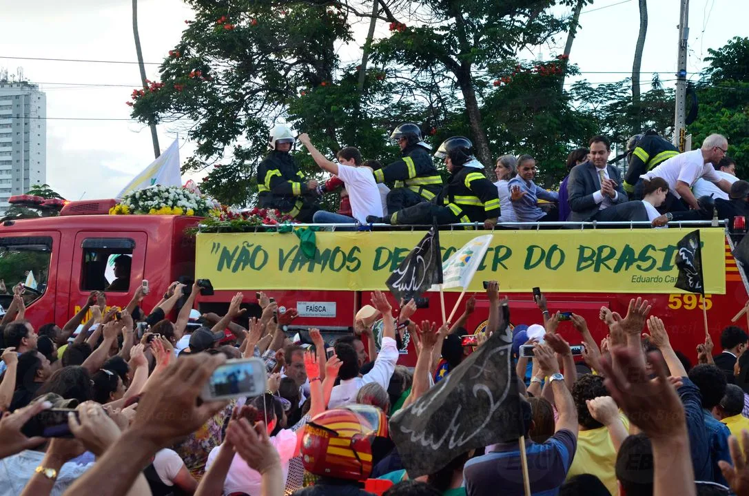 Jingle de campanha foi tocado no trajeto do cortejo