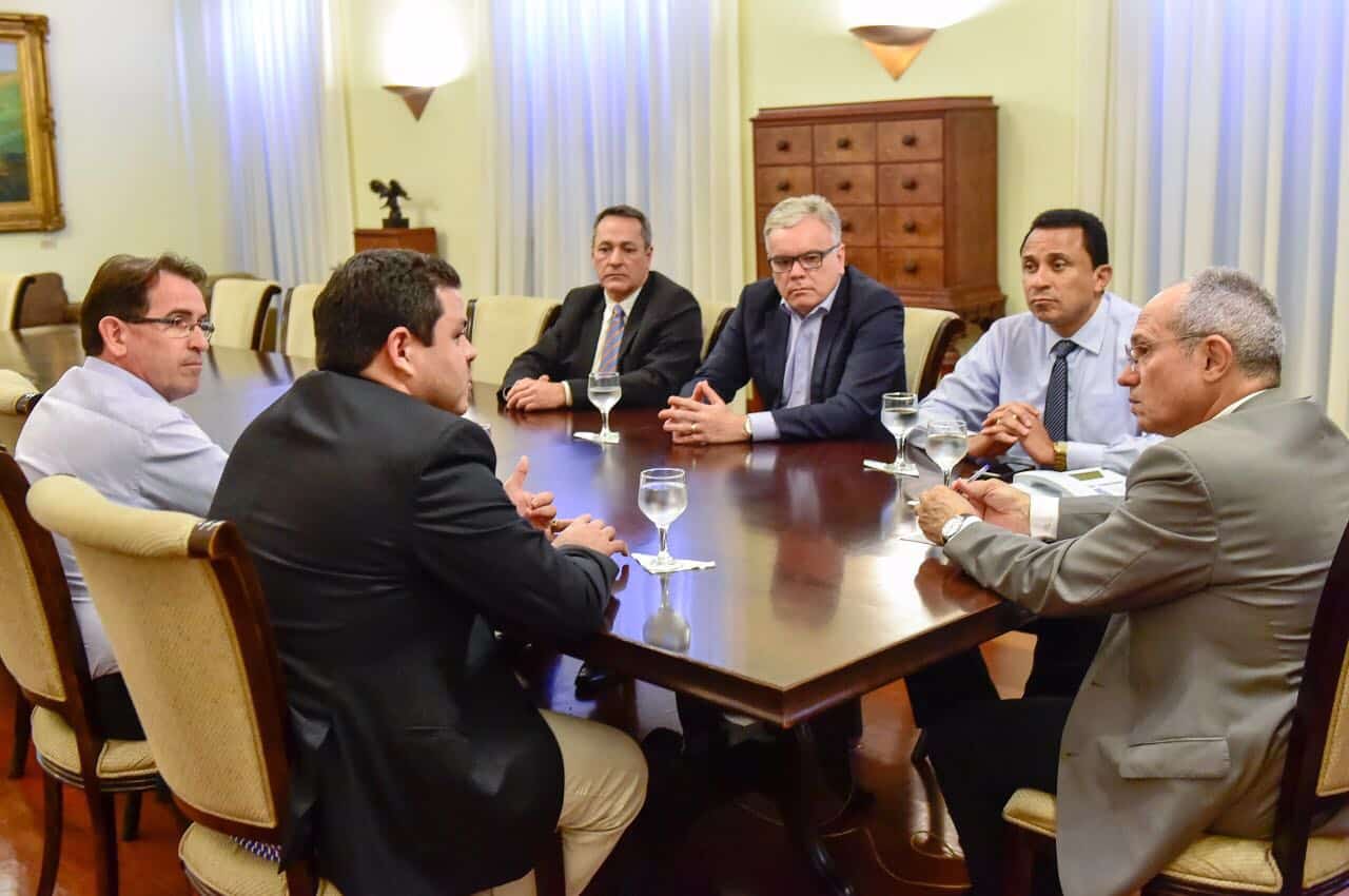 Governador recebe prefeito interino de Itapemirim