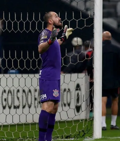 Walter explica decisão de sair do Corinthians: 'O Cássio aqui é um monstro, né?'