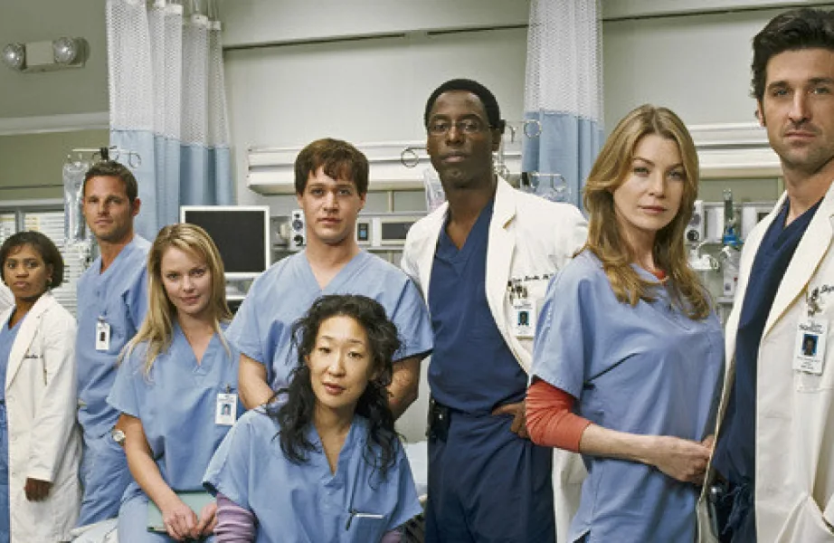 101962_R003_0031 — GREY’S ANATOMY – “Grey’s Anatomy” focuses on young people struggling to be doctors and doctors struggling to stay human. It’s the drama and intensity of medical training mixed with the funny, sexy, painful lives of interns who are about to discover that neither medicine nor relationships can be defined in black and white. […]