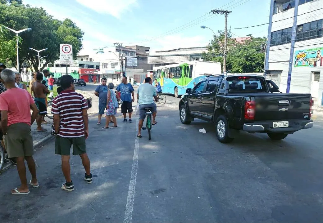 Advogado é detido por embriaguez ao volante após ser encontrado dormindo no carro