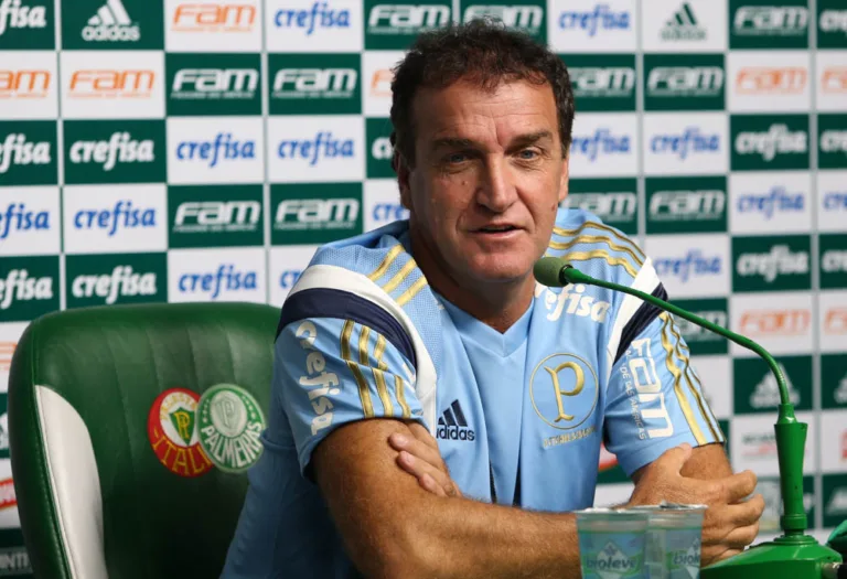 SÃO PAULO, SP – 14.03.2016: TREINO DO PALMEIRAS – O técnico Cuca é apresentado como novo treinador da SE Palmeiras, após treinamento, na Academia de Futebol, no bairro da Barra Funda. (Foto: Cesar Greco / Fotoarena)